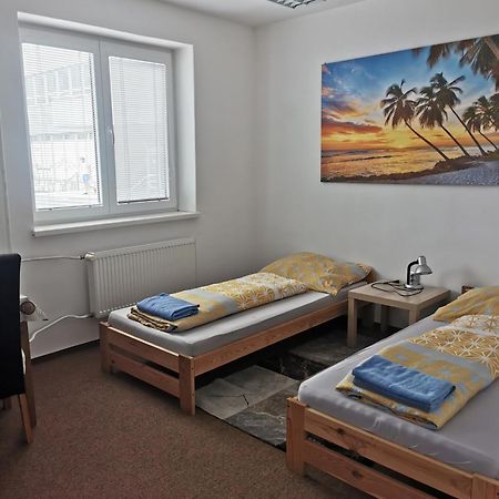 بيت شباب Living Bratislava By The Bus Station المظهر الخارجي الصورة