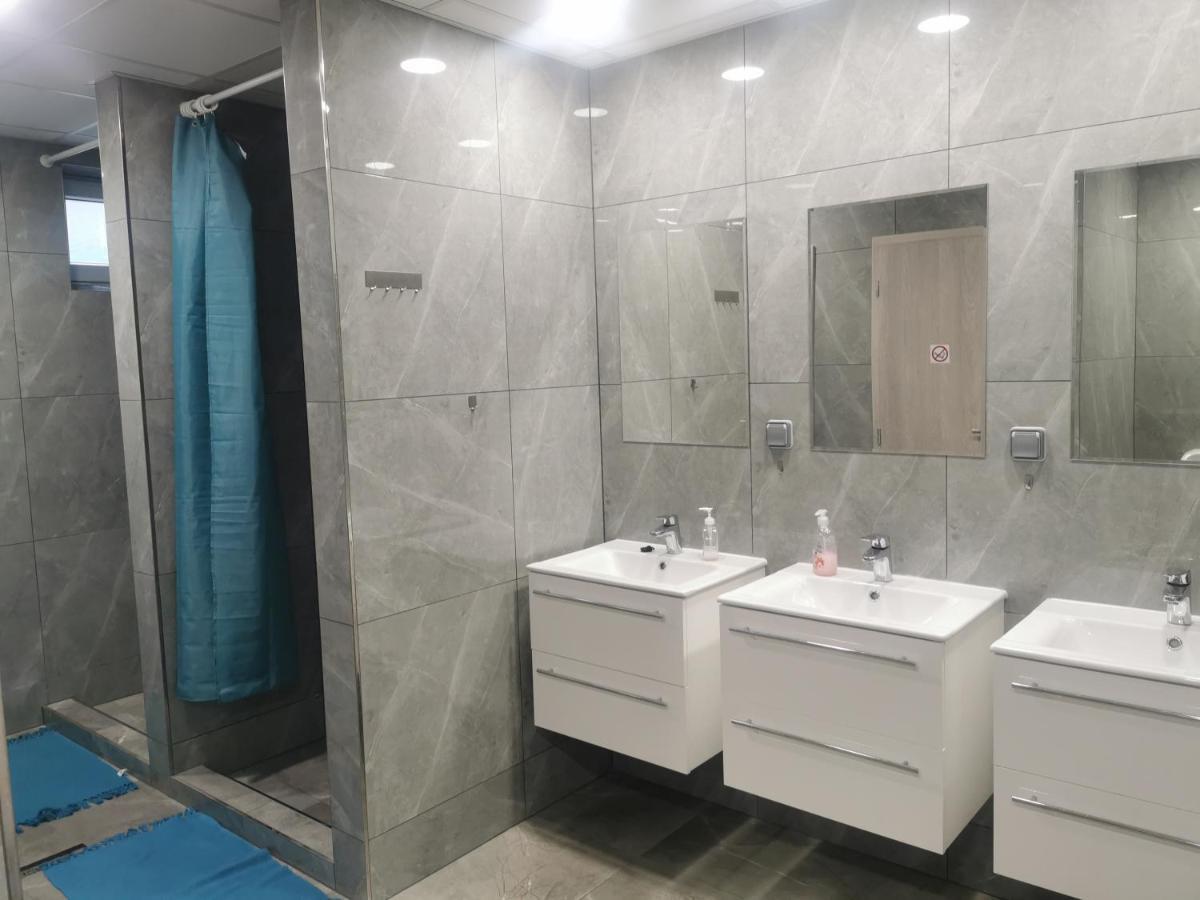 بيت شباب Living Bratislava By The Bus Station المظهر الخارجي الصورة