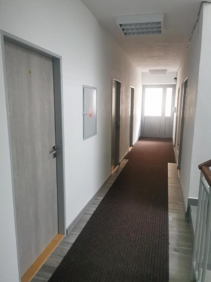 بيت شباب Living Bratislava By The Bus Station المظهر الخارجي الصورة