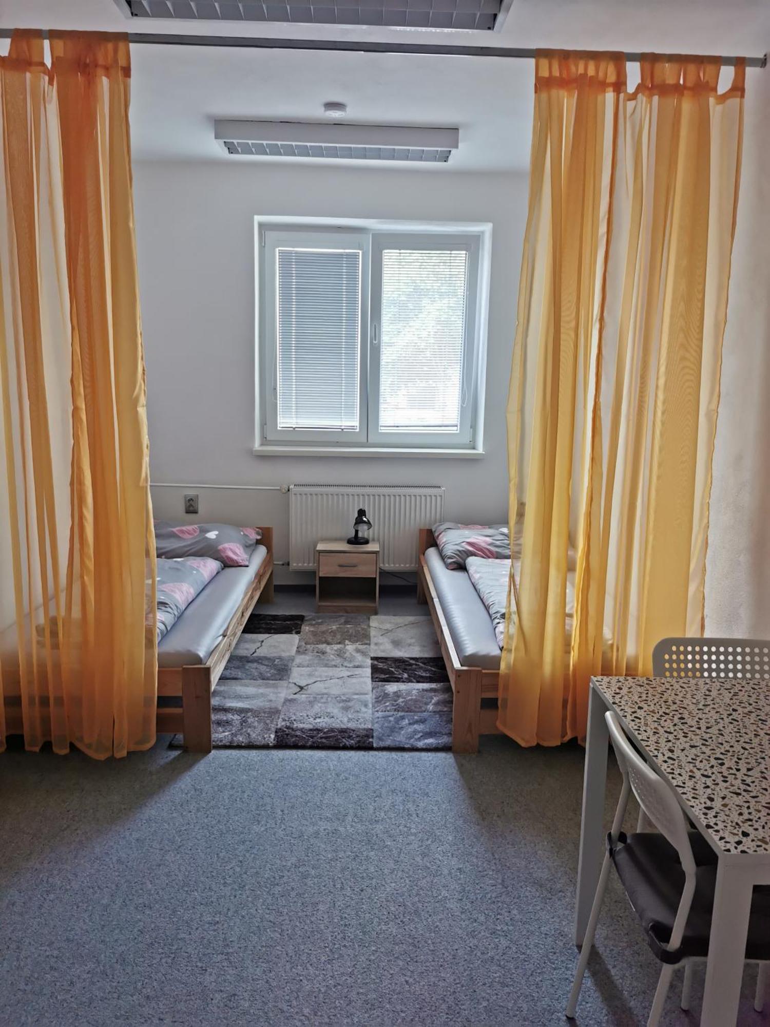 بيت شباب Living Bratislava By The Bus Station المظهر الخارجي الصورة