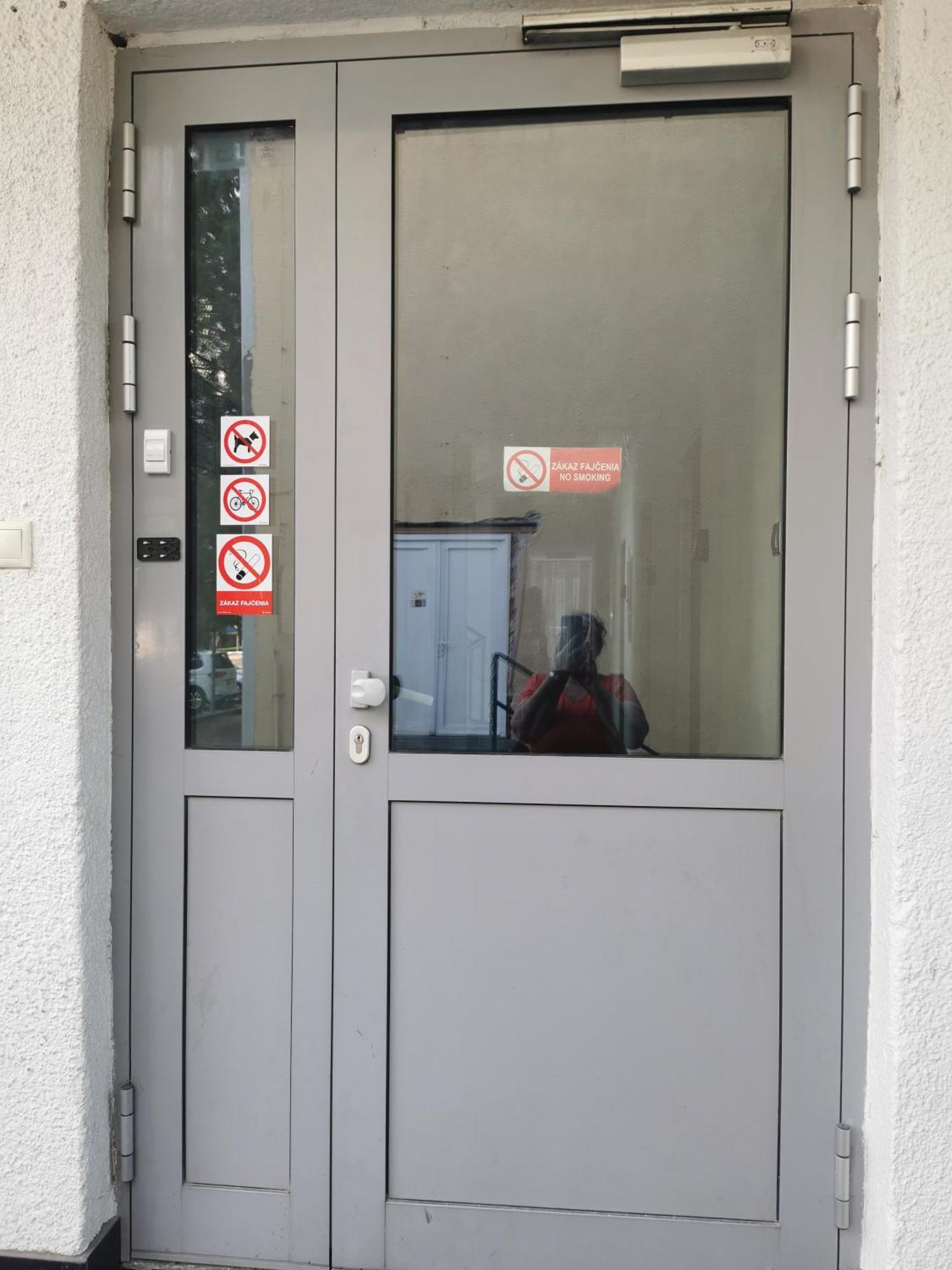 بيت شباب Living Bratislava By The Bus Station المظهر الخارجي الصورة
