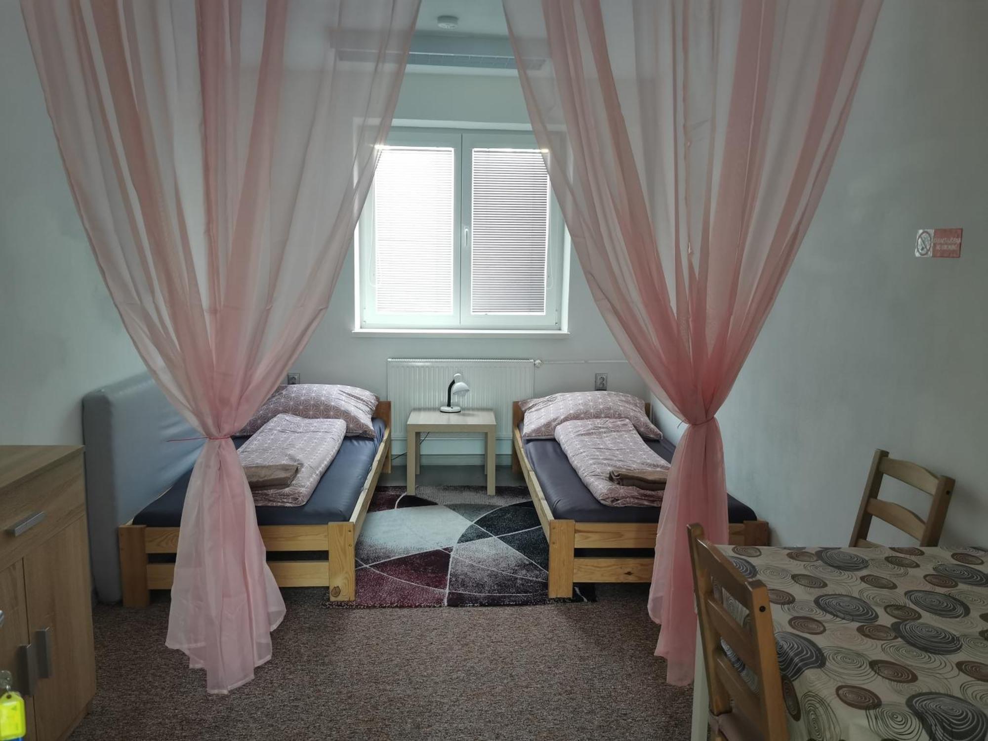 بيت شباب Living Bratislava By The Bus Station المظهر الخارجي الصورة