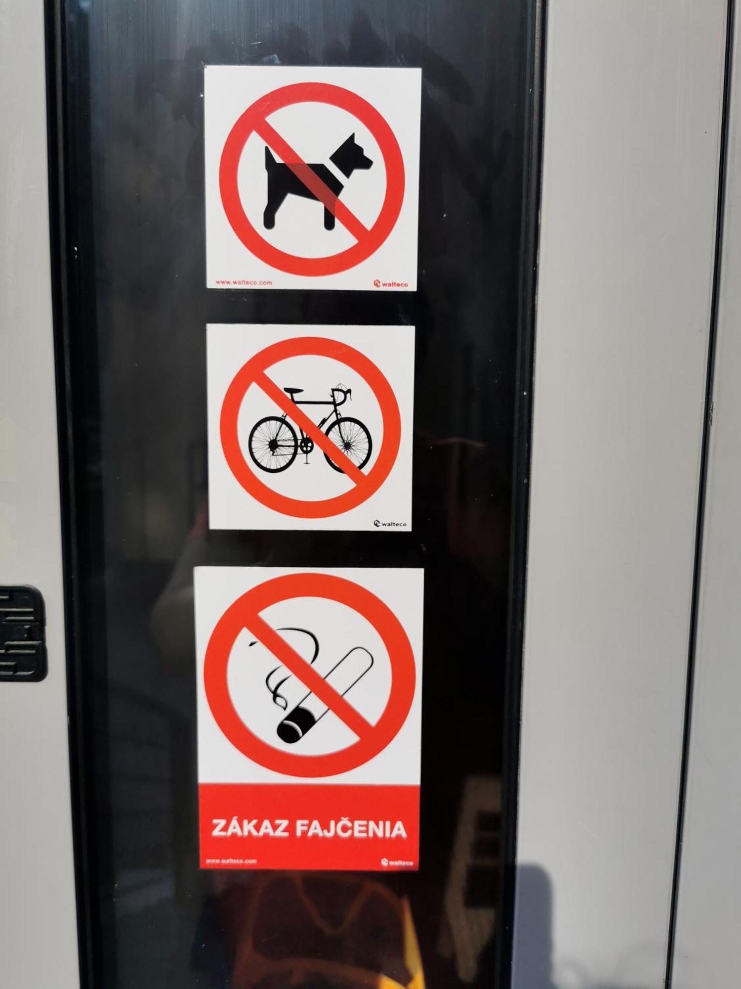 بيت شباب Living Bratislava By The Bus Station المظهر الخارجي الصورة